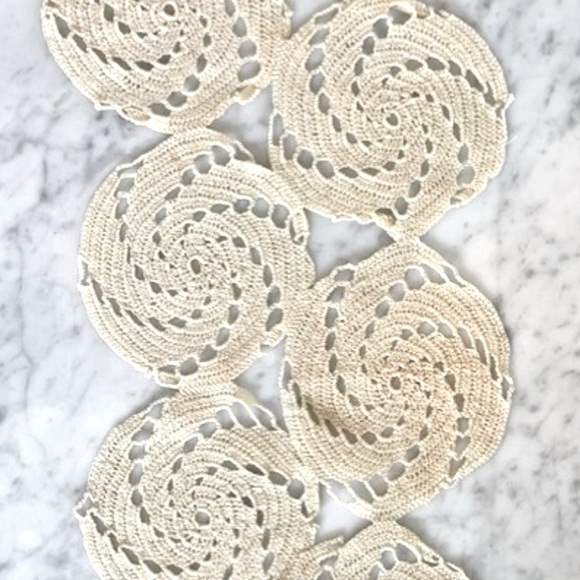 Vintage 1930's Crocheted Doily Runner 24" long - Picture 2 of 3